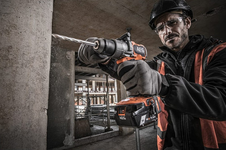 Wiertarko-wkrętarka 110Nm+2x4.0Ah+Ład. zestaw BSB18C3BL-402C AEG | CIS Sklep